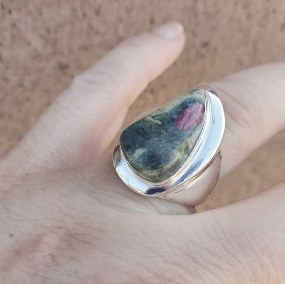 New Men's Ruby Fuchsite 925 Silver Ring. - Picture 10 of 15